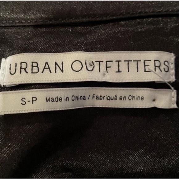 Urban outfitters Chic cropped black button front satin contemporary jacket small - Picture 10 of 10